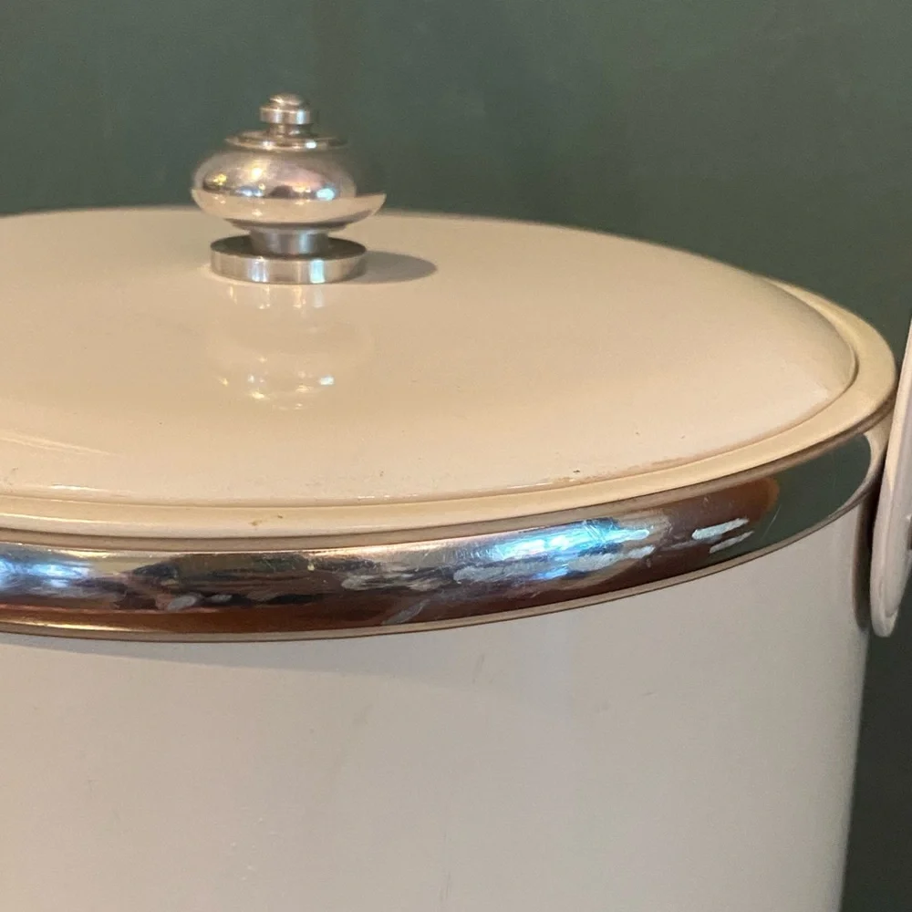 VINTAGE MCM GEORGES BRIARD ICE BUCKET WHITE With PEWTER STRAWBERRIES Silver